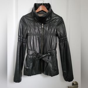 A beautiful, detailed shearling leather jacket🖤